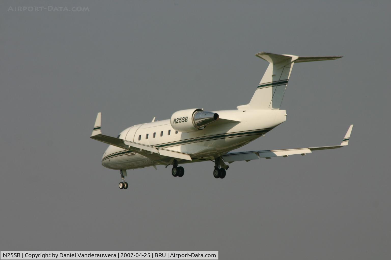 N25SB, 1992 Canadair Challenger 601-3A (CL-600-2B16) C/N 5115, descending to rwy 25L