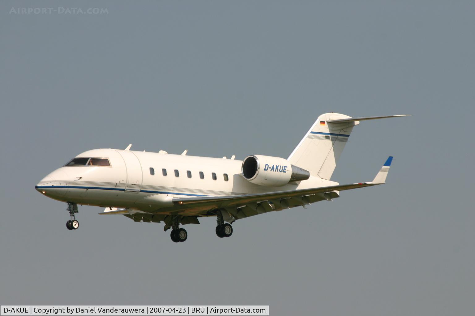 D-AKUE, 1995 Canadair Challenger 601-3R (CL-600-2B16) C/N 5173, do not worry for the spotters, this (private) dog is not dangerous