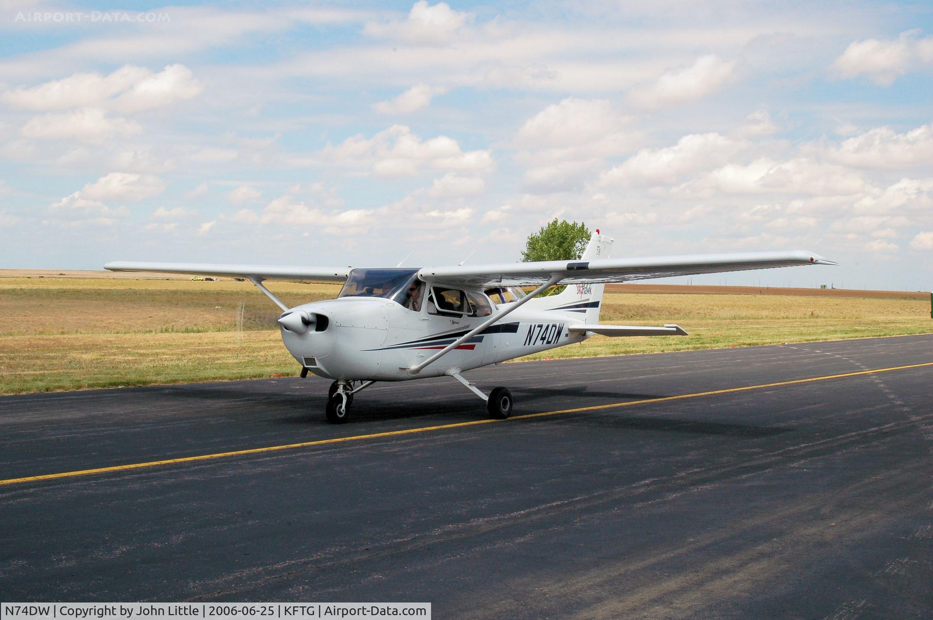 N74DW, 2001 Cessna 172S C/N 172S8735, EAA Fly-In- 2006