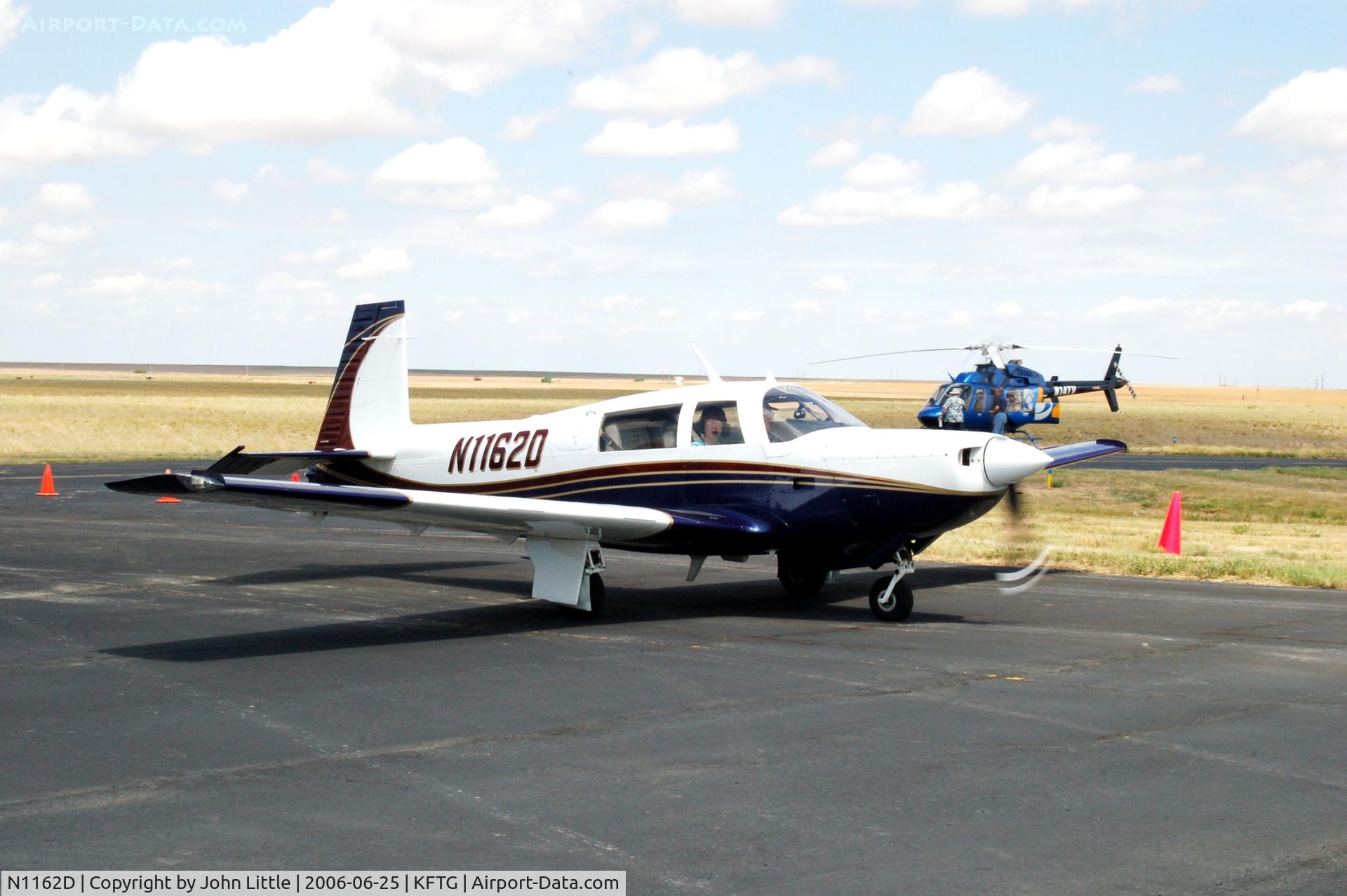 N1162D, 1983 Mooney M20K C/N 25-0730, Good Looking Mooney EAA - 2006