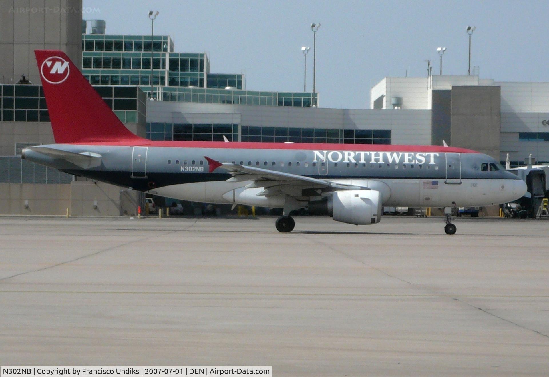 N302NB, 1999 Airbus A319-114 C/N 1062, Taxiing on Charlie Sierra eastbound.