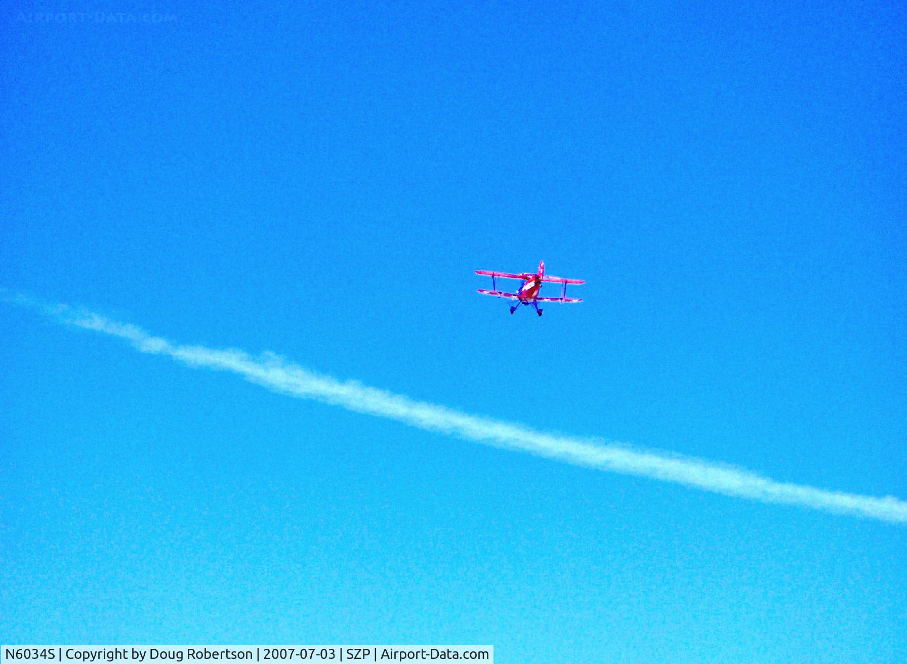 N6034S, Christen Pitts S-2B Special C/N 5132, Christen PITTS S-2B, Lycoming AEIO-540 260 Hp, climbout from Rwy 22 above distant jet contrail