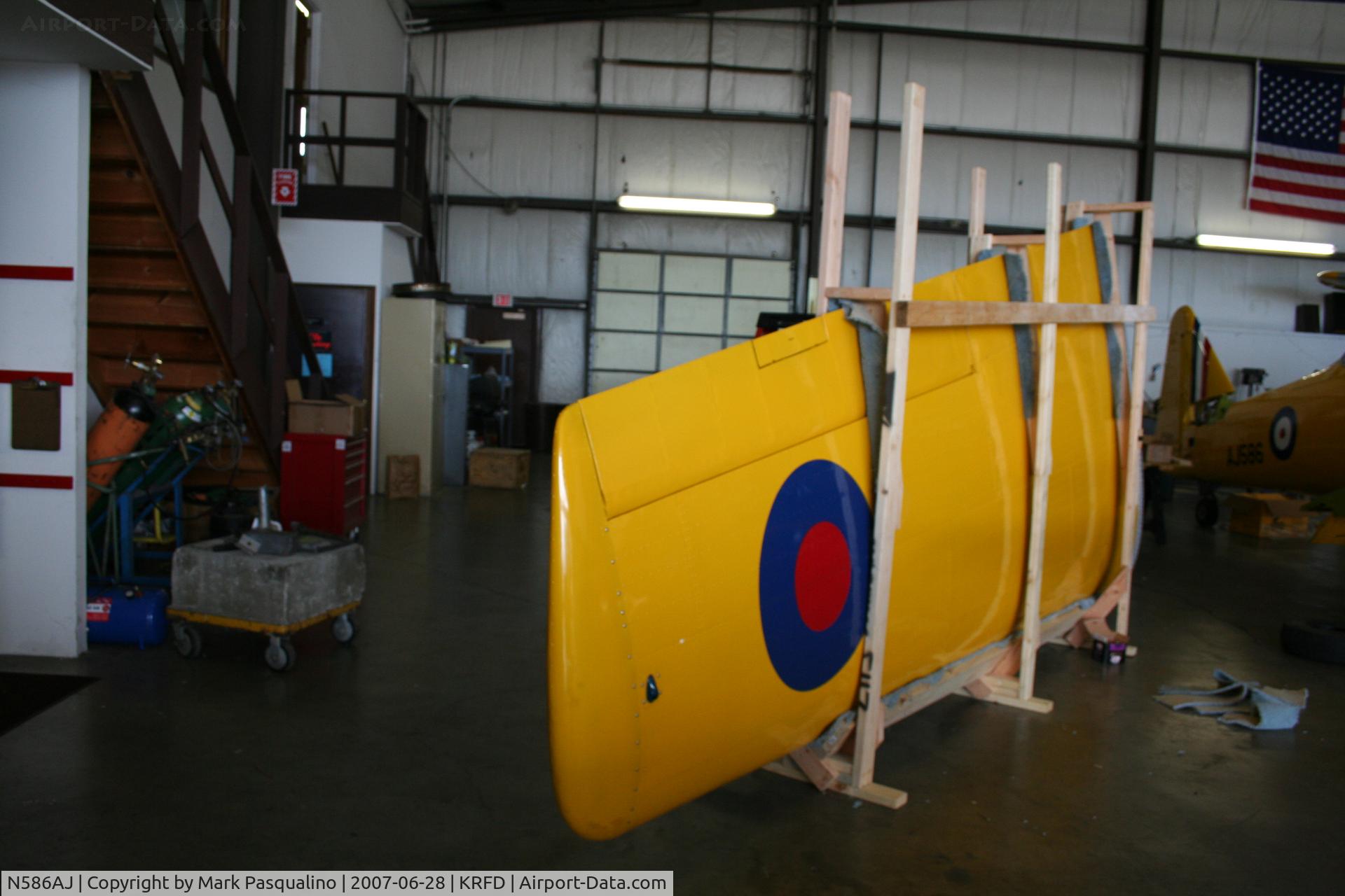 N586AJ, North American AT-6 C/N AJ586, Wings crated