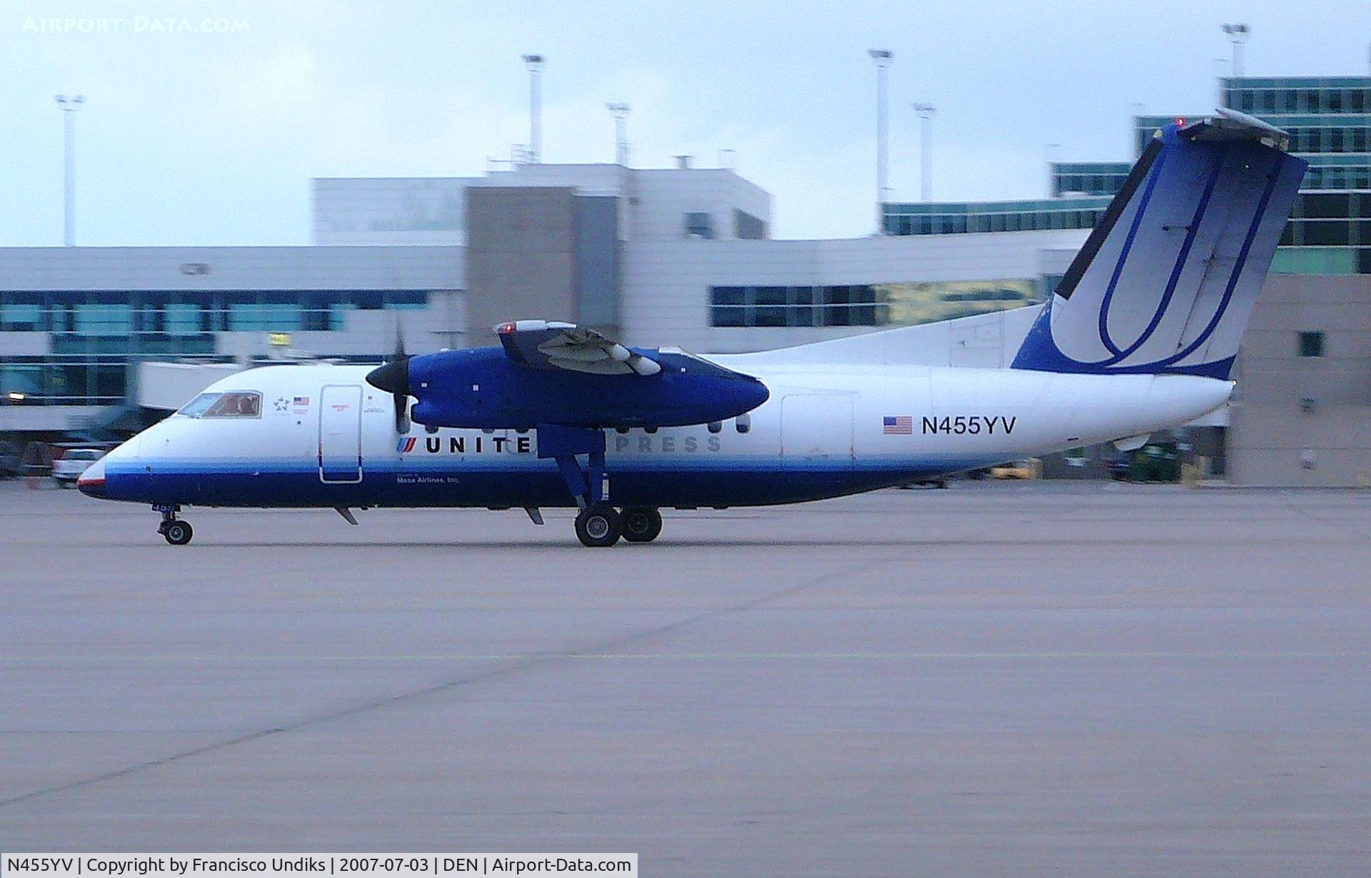 N455YV, 1997 De Havilland Canada DHC-8-202 Dash 8 C/N 455, Taxiing on Bravo November westbound.