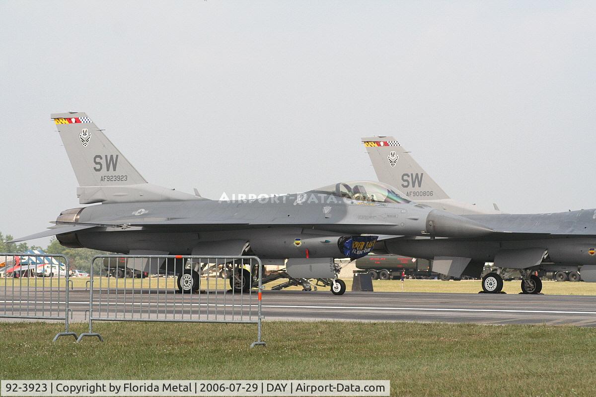 92-3923, 1992 Lockheed F-16CJ Fighting Falcon C/N CC-165, F-16