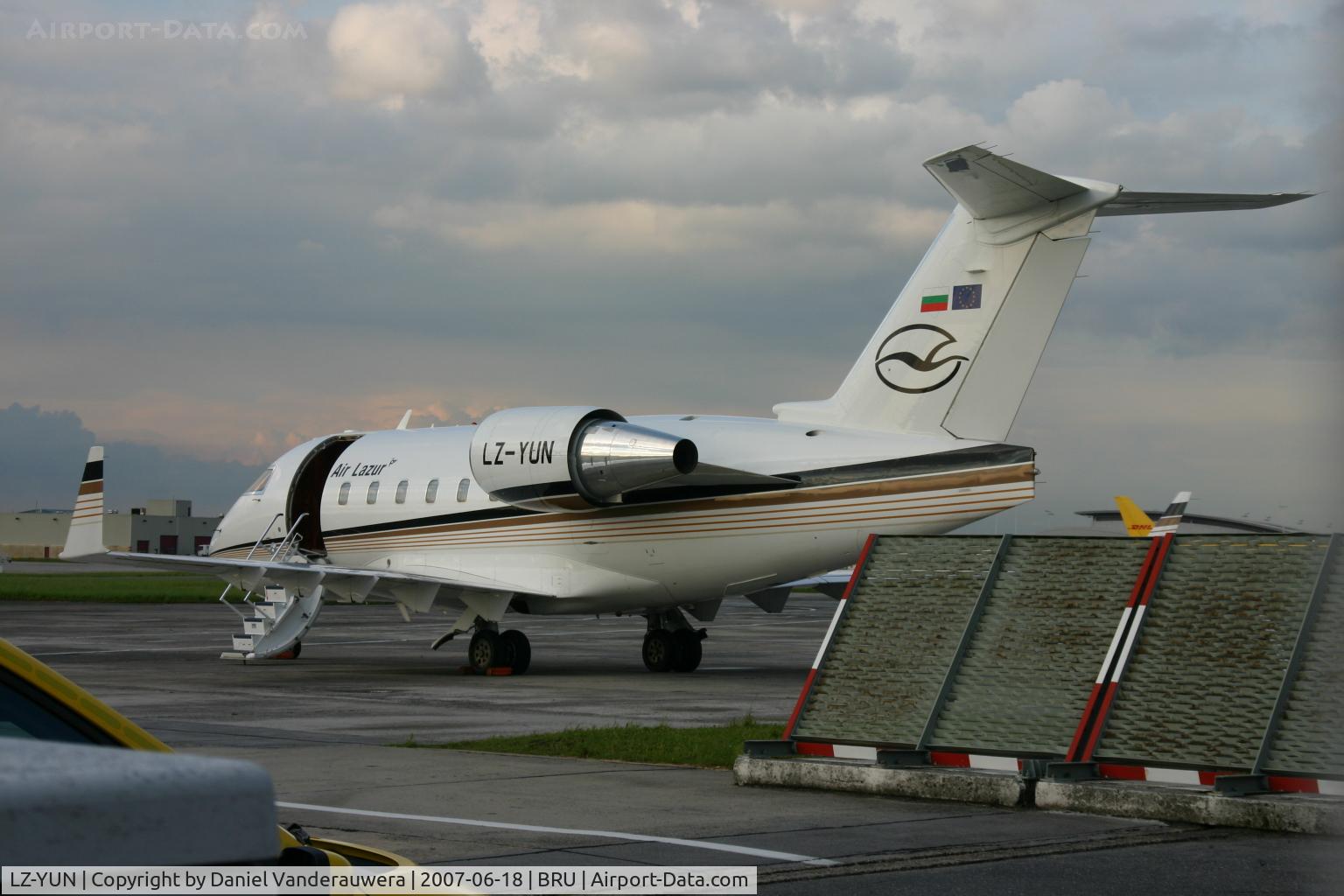 LZ-YUN, 2005 Bombardier Challenger 604 (CL-600-2B16) C/N 5508, on ABELAG apron, at the end of the day