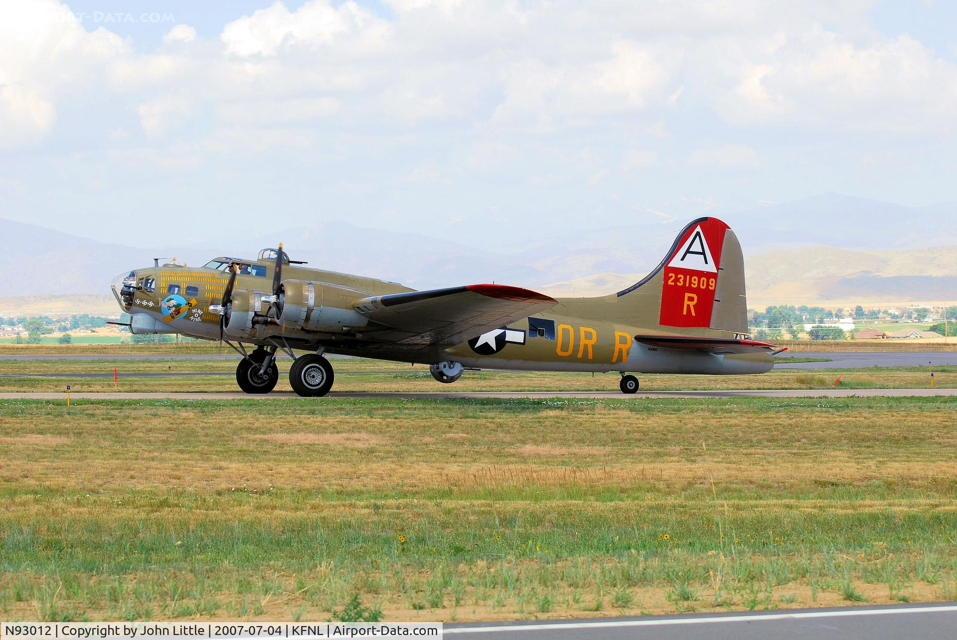 N93012, 1944 Boeing B-17G-30-BO Flying Fortress C/N 32264, Taxi to Ramp - B-17 Nine 'O Nine - Wings of Freedom