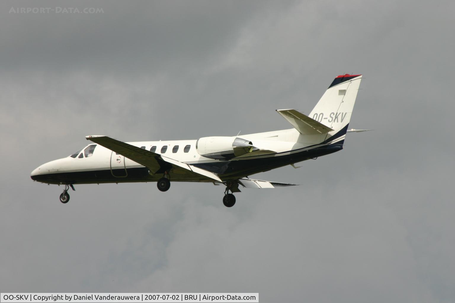 OO-SKV, 1996 Cessna 560 Citation V C/N 560-0153, descending to rwy 25L