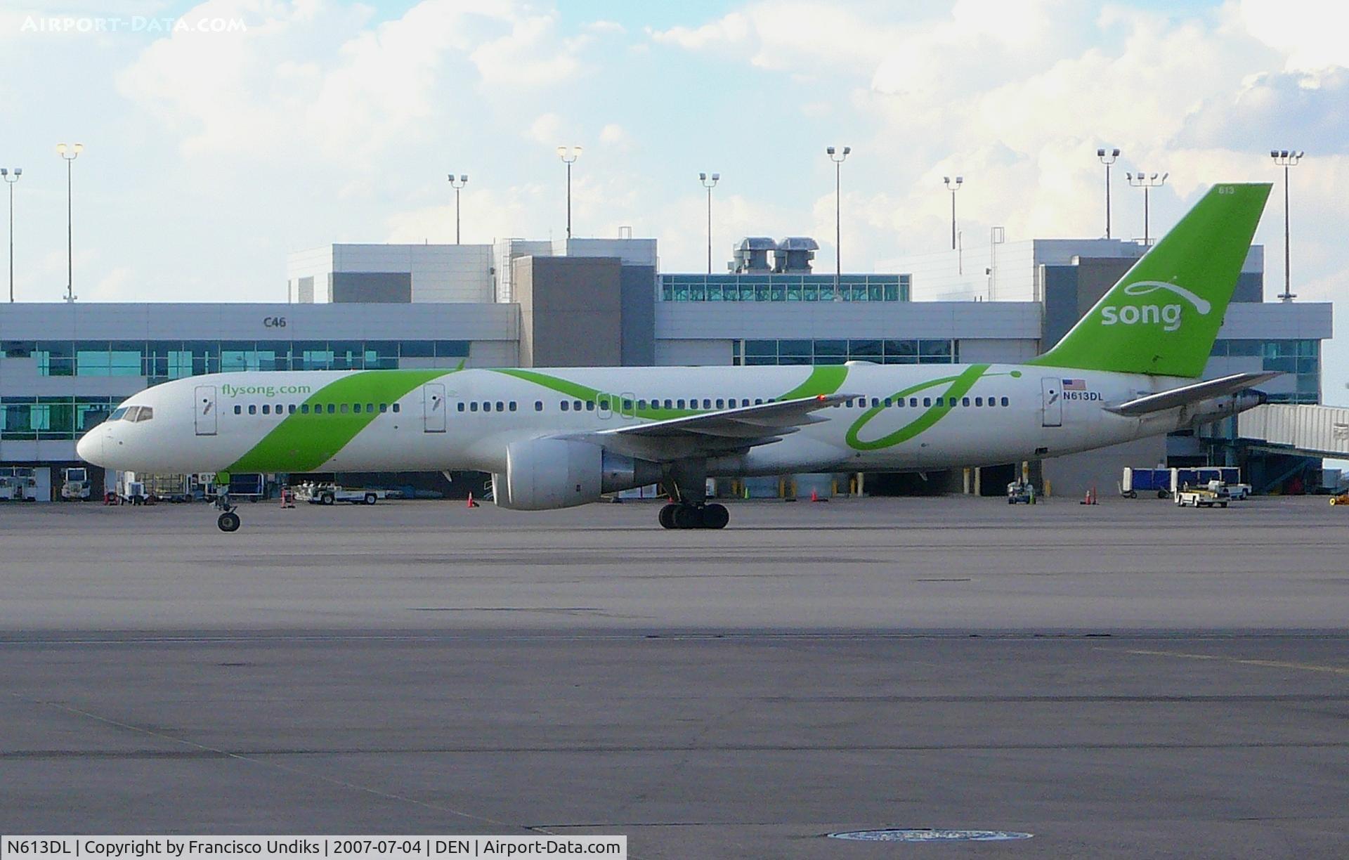 N613DL, 1985 Boeing 757-232 C/N 22820, Taxiing on Charlie Sierra to C44.