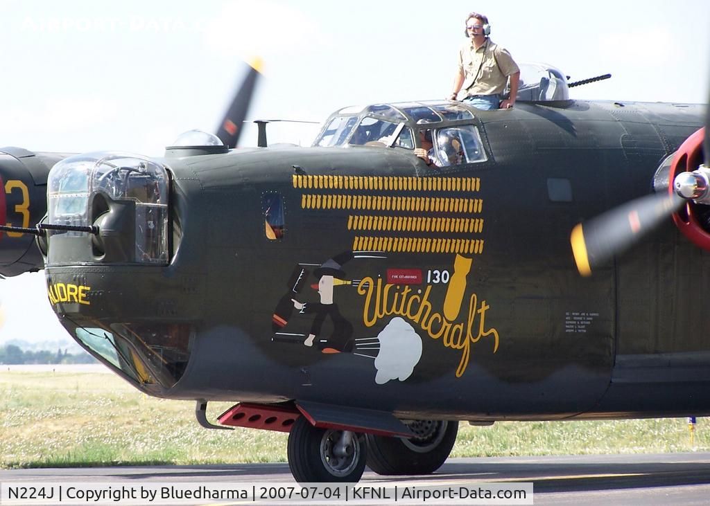 N224J, 1944 Consolidated B-24J-85-CF Liberator C/N 1347 (44-44052), Taxi