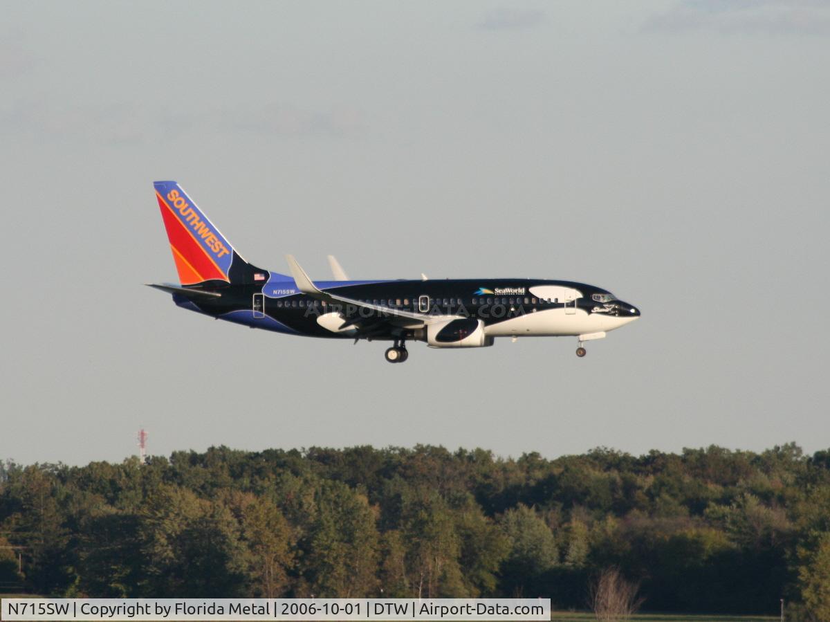 N715SW, 1998 Boeing 737-7H4 C/N 27849, Shamu