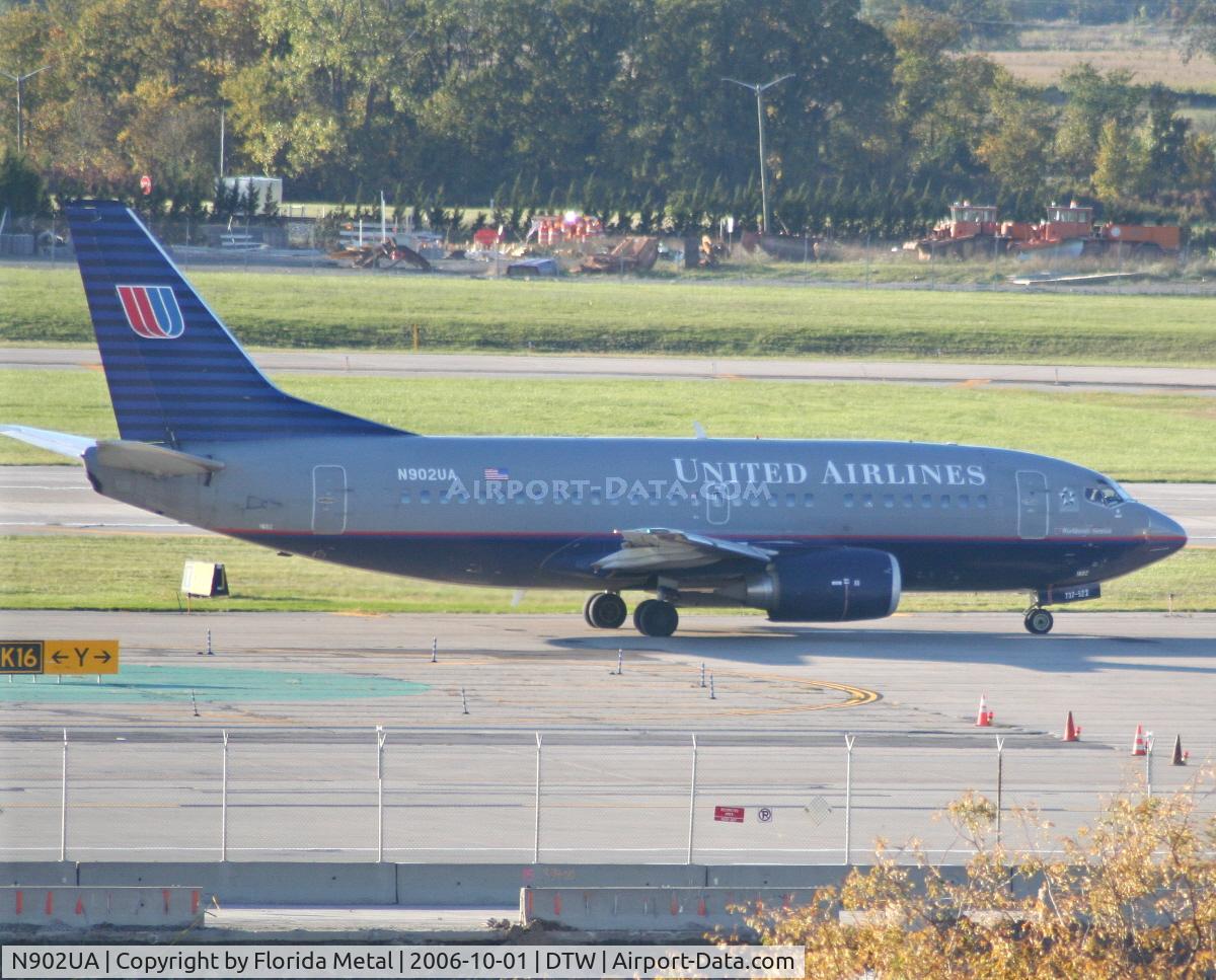 N902UA, 1990 Boeing 737-522 C/N 25002, United
