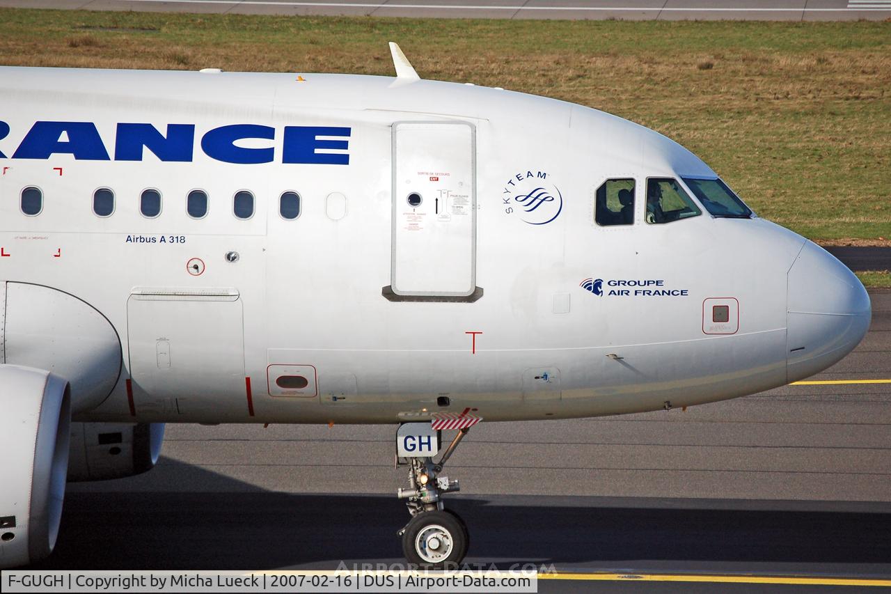 F-GUGH, 2004 Airbus A318-111 C/N 2344, Nose