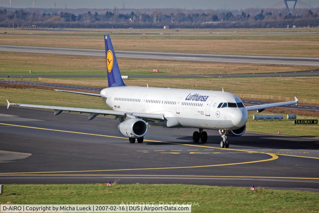 D-AIRO, 1995 Airbus A321-131 C/N 0563, Taxiing to the runway