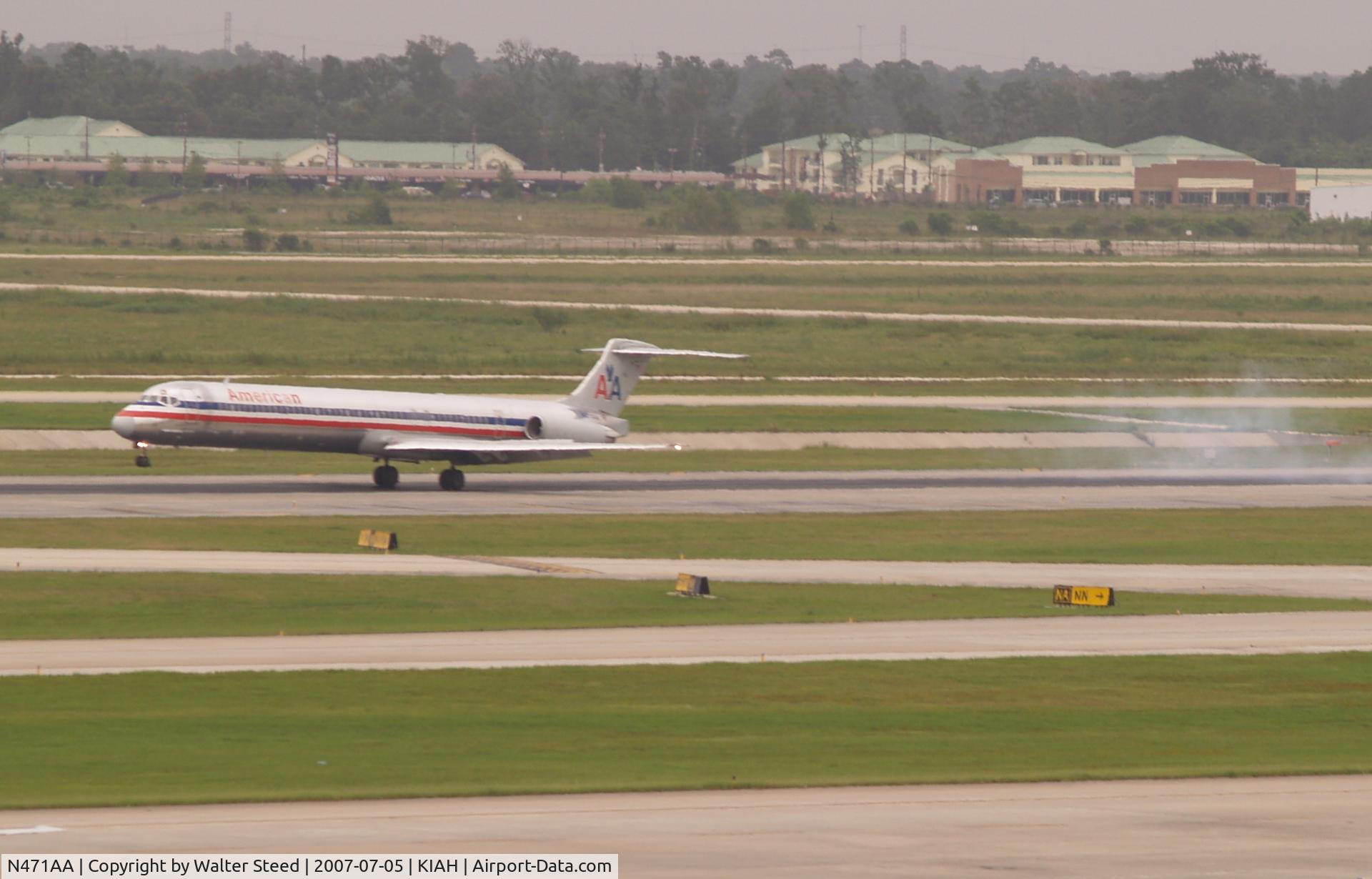 N471AA, 1988 McDonnell Douglas MD-82 (DC-9-82) C/N 49601, LandingRW 26L