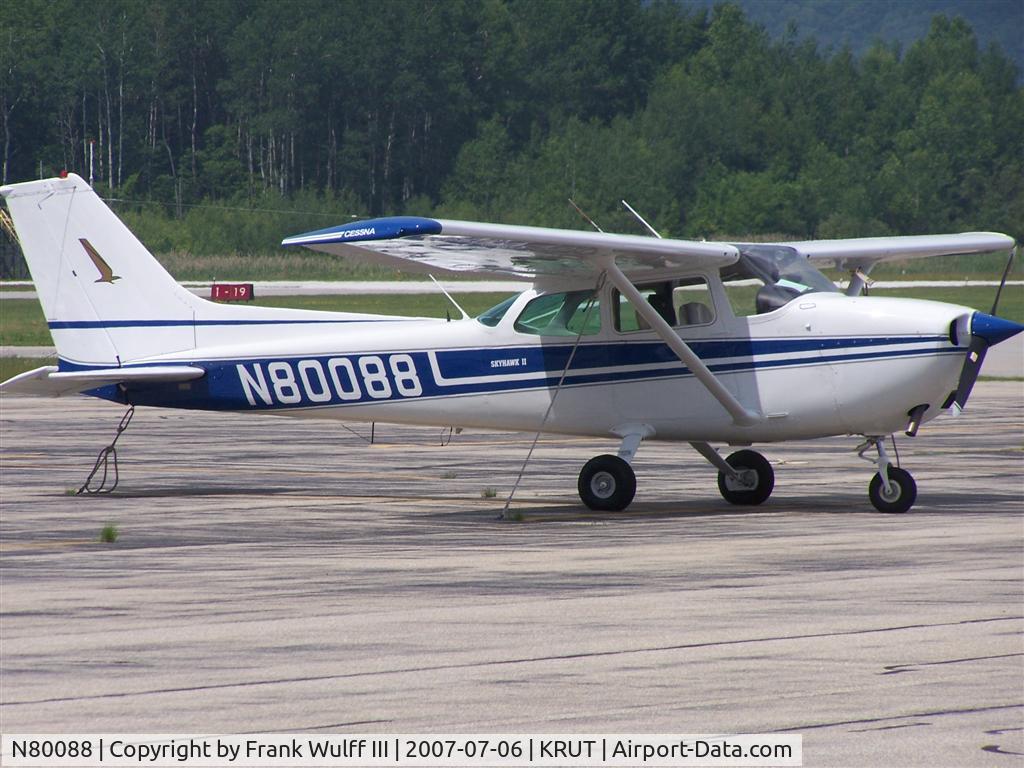 N80088, 1975 Cessna 172M C/N 17266361, Taken Just before a severe thunderstorm.