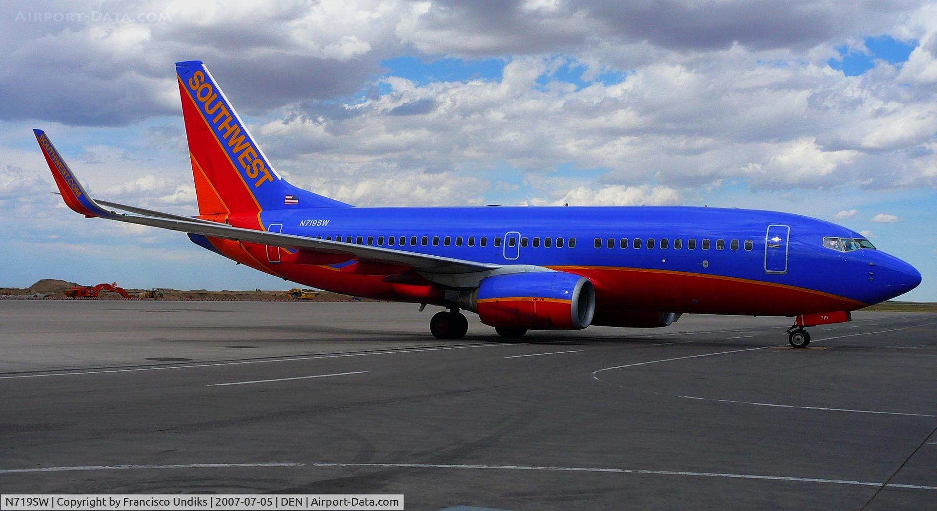 N719SW, 1998 Boeing 737-7H4 C/N 27853, In for C47