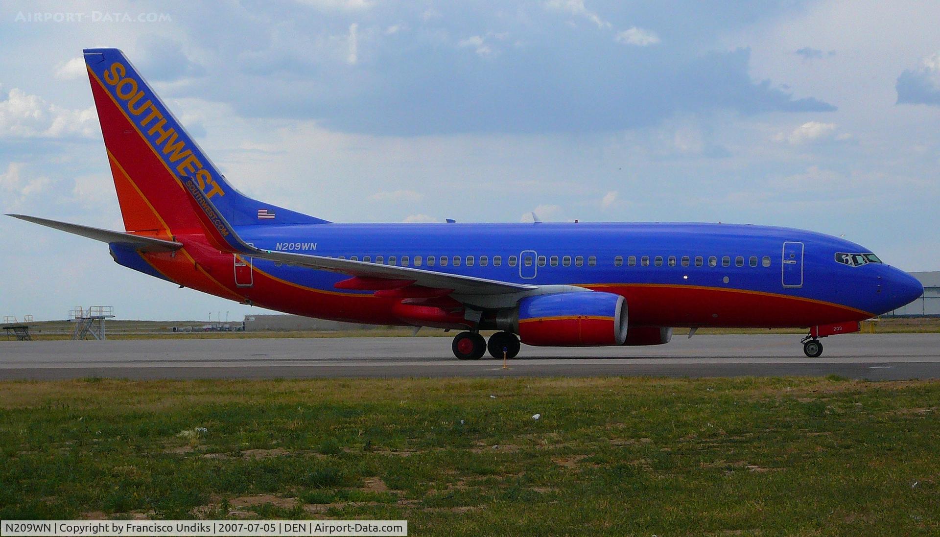 N209WN, 2005 Boeing 737-7H4 C/N 32484, Taxiing on Charlie November.