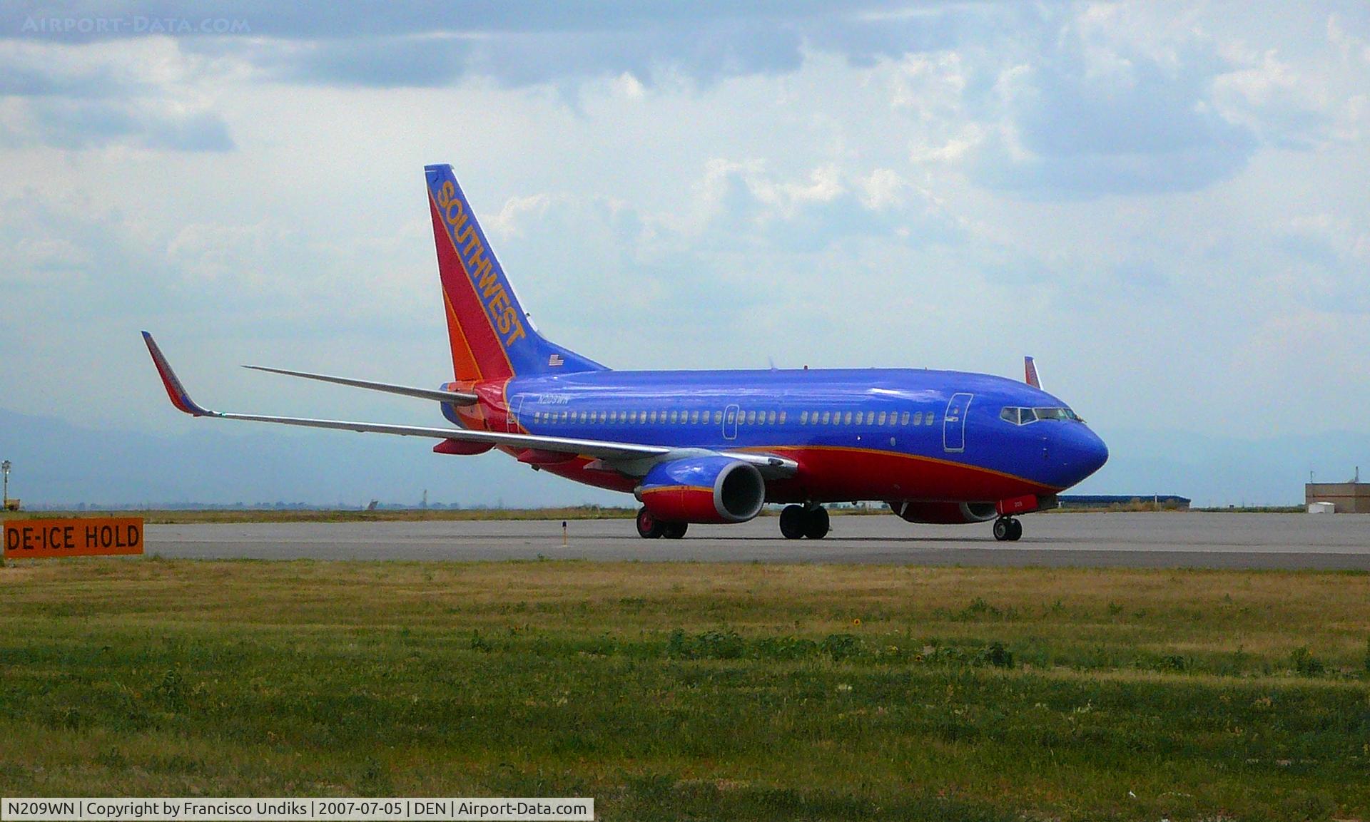 N209WN, 2005 Boeing 737-7H4 C/N 32484, Taxiing on Charlie November.