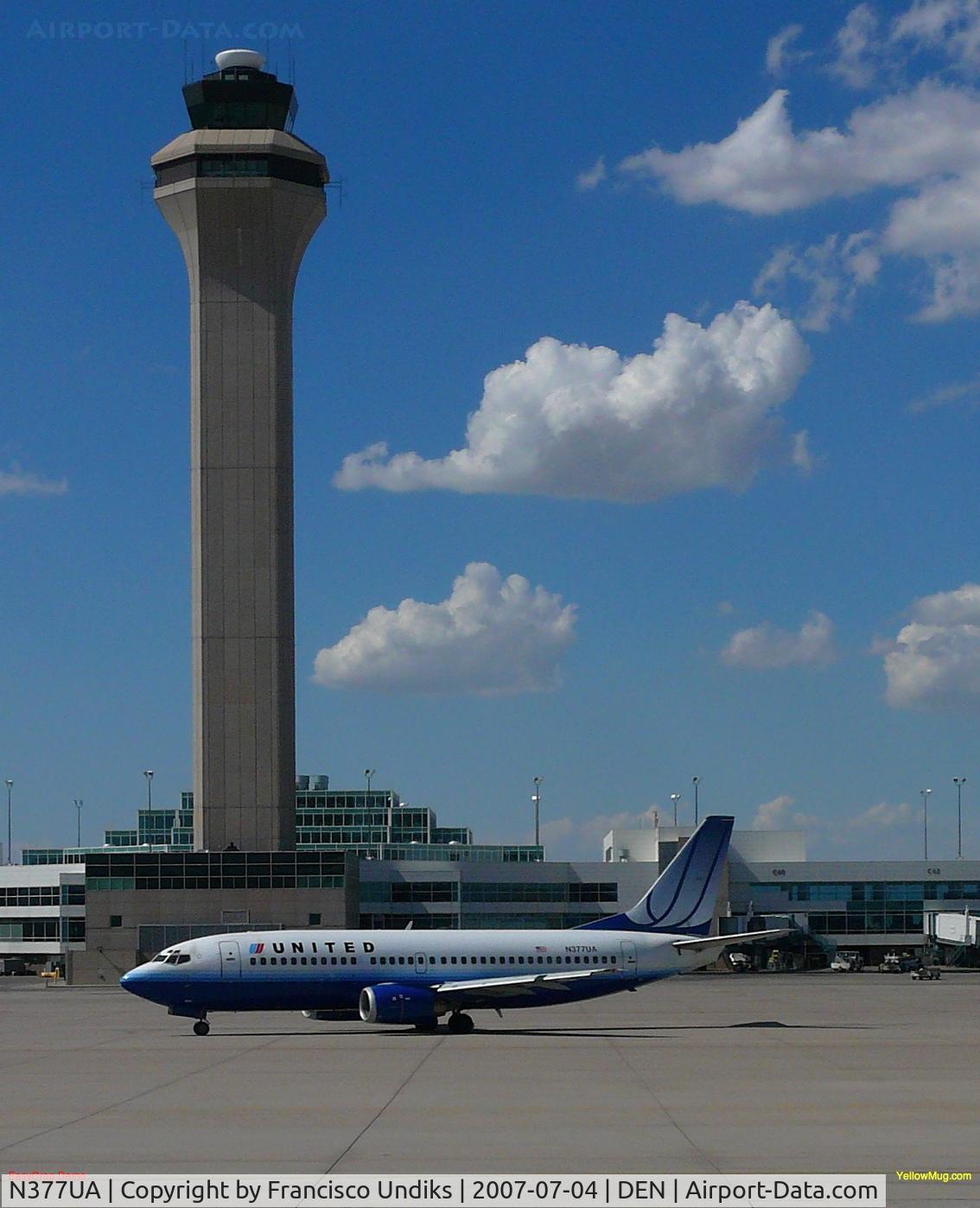 N377UA, 1990 Boeing 737-322 C/N 24642, View from B39.