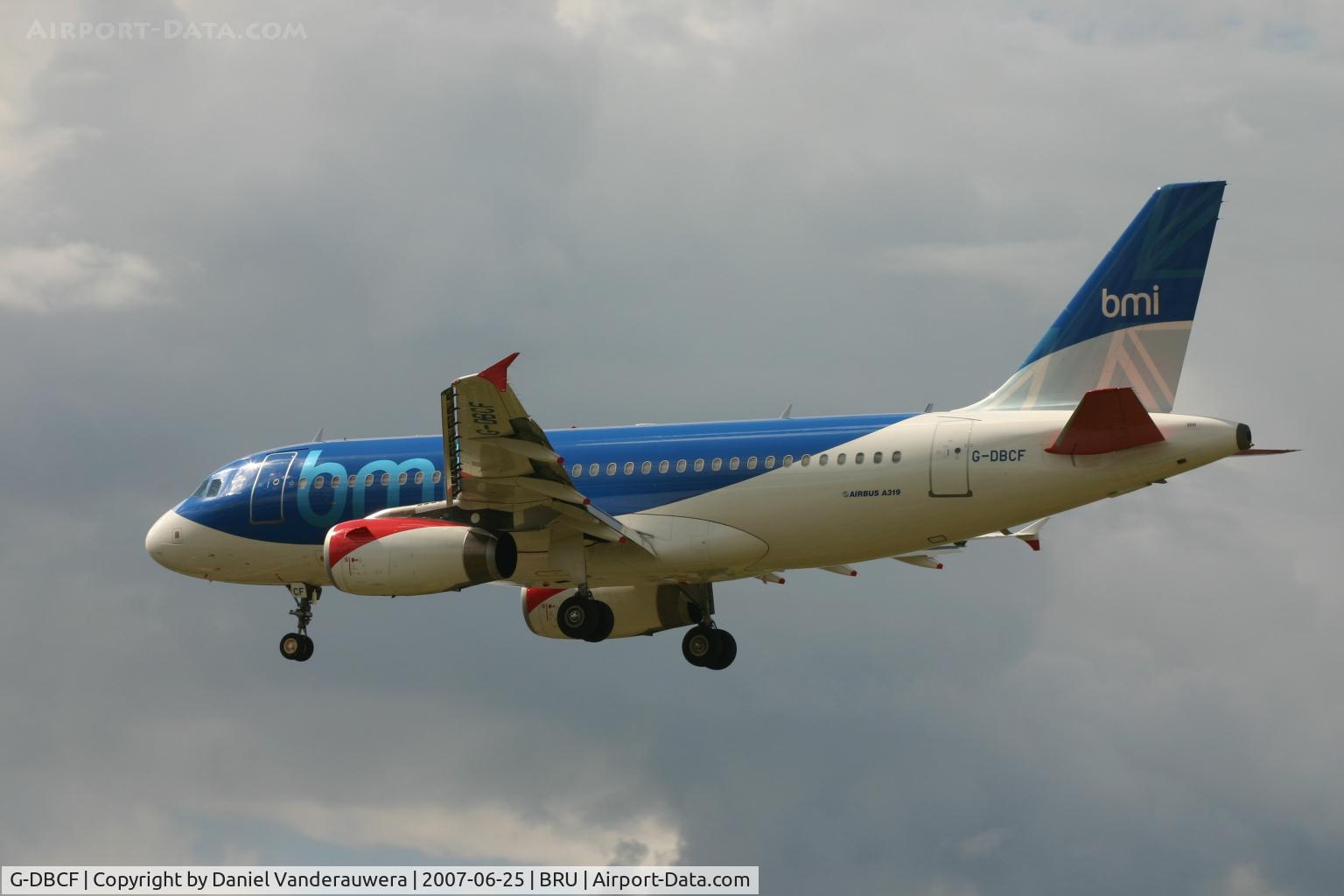 G-DBCF, 2005 Airbus A319-131 C/N 2466, descending to rwy 25L