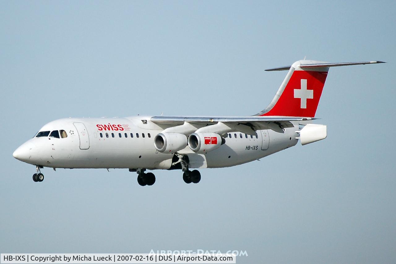 HB-IXS, 1995 British Aerospace Avro 146-RJ100 C/N E3280, On finals