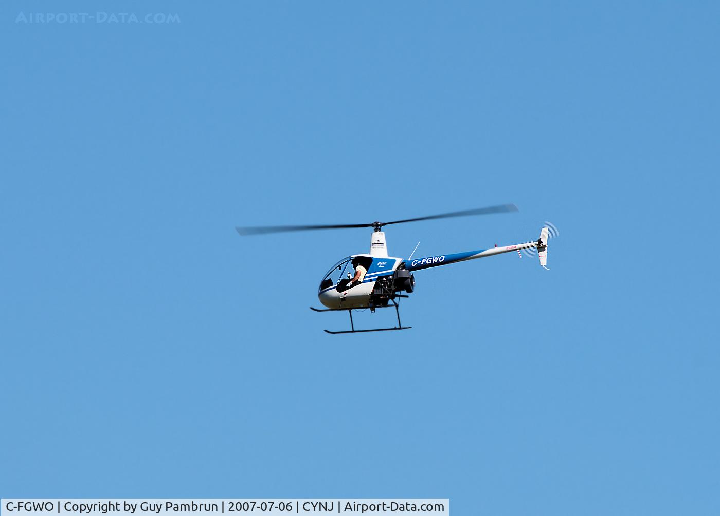 C-FGWO, 1989 Robinson R22 Beta C/N 1211, Coming in for some fuel
