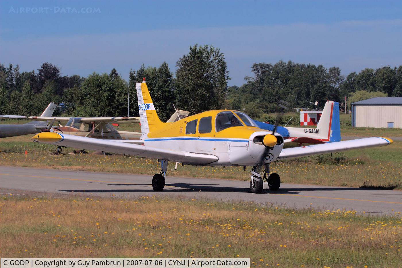 C-GODP, 1974 Piper PA-28-140 Cherokee Cruiser C/N 28-7425363, Heading for the active runway