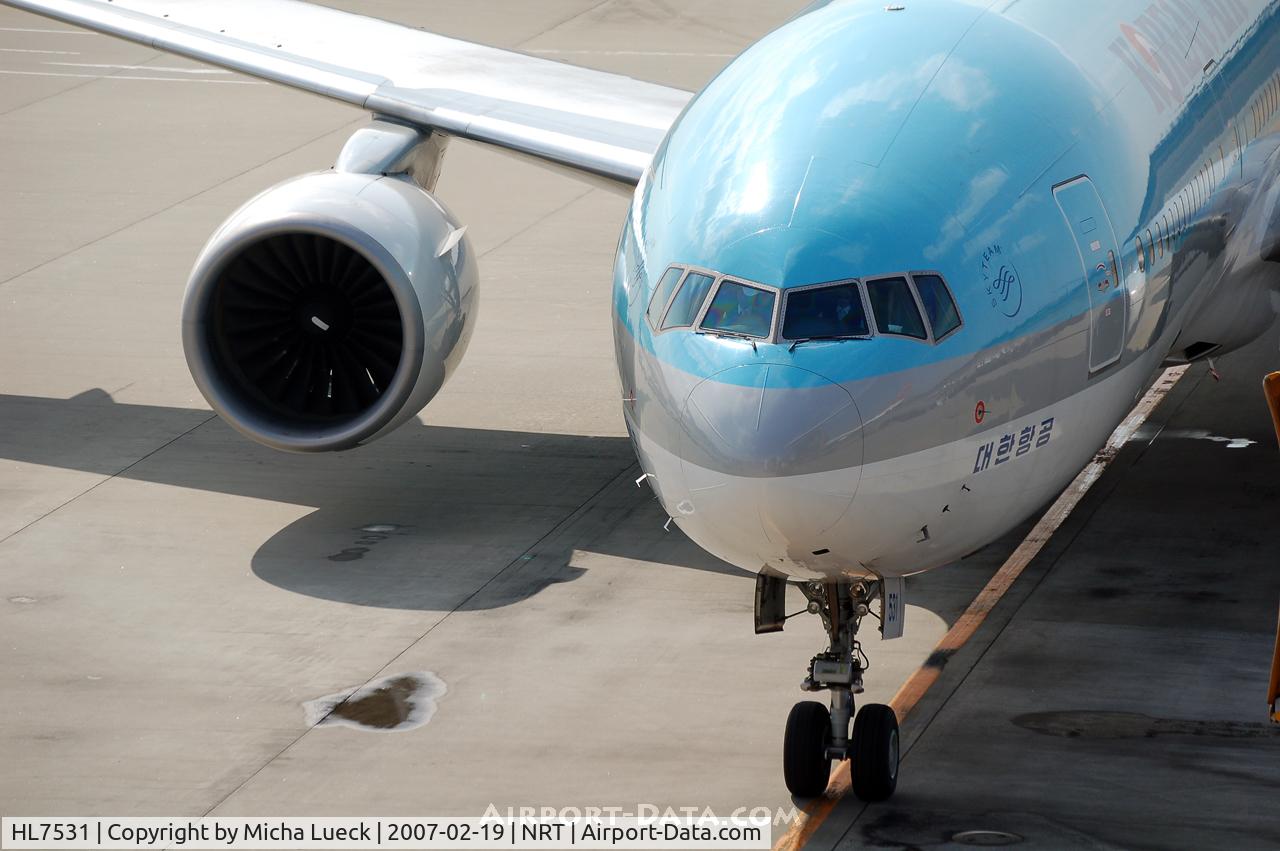 HL7531, 1997 Boeing 777-2B5/ER C/N 27946, Arriving at the gate