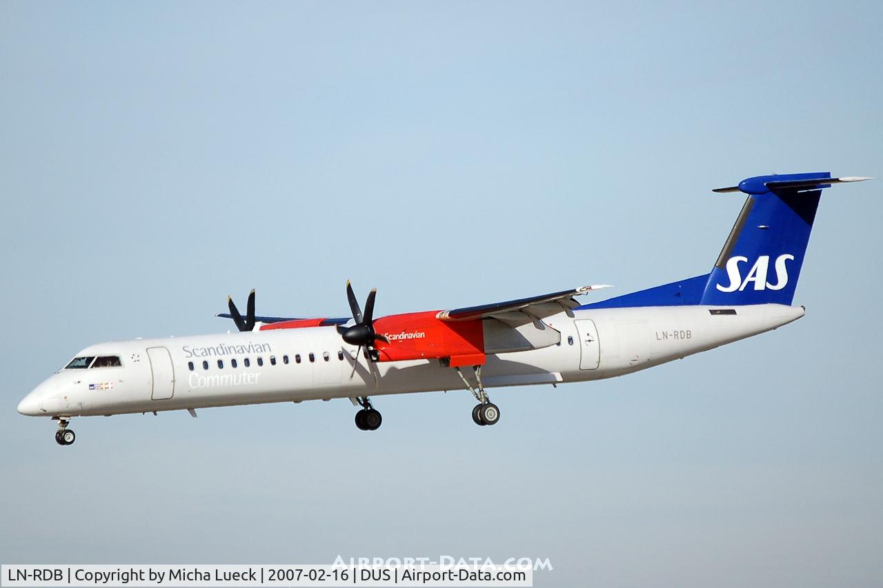 LN-RDB, 2000 De Havilland Canada DHC-8-402Q Dash 8 C/N 4018, On finals
