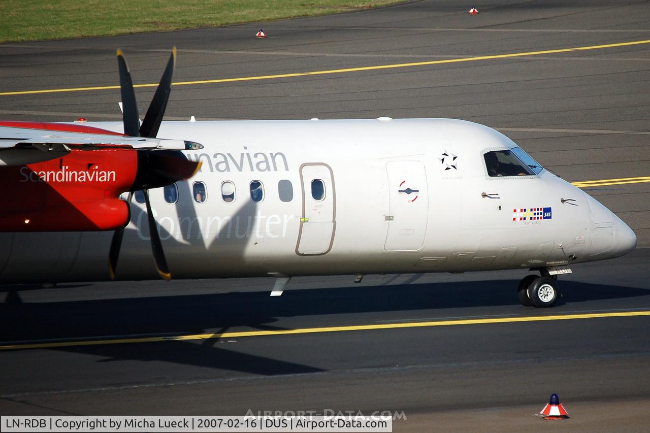 LN-RDB, 2000 De Havilland Canada DHC-8-402Q Dash 8 C/N 4018, Taxiing to the runway