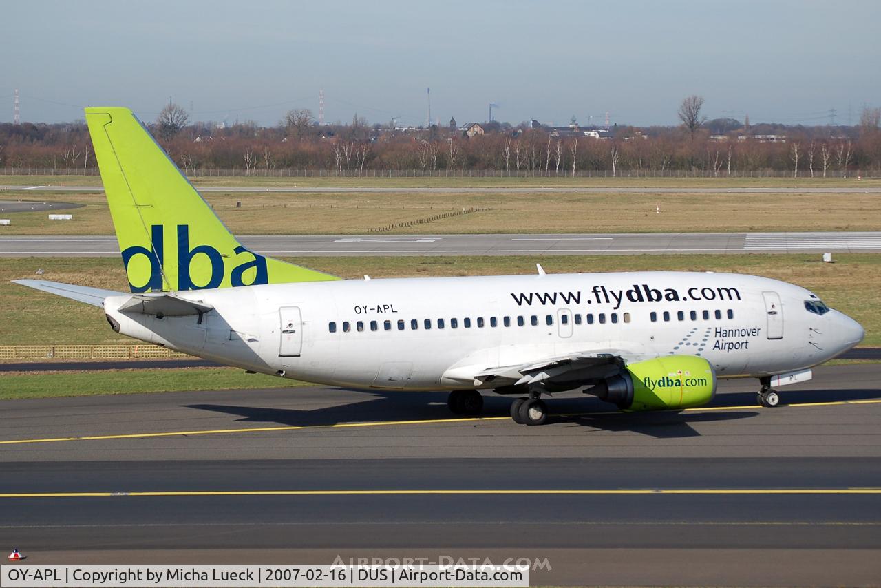 OY-APL, 1998 Boeing 737-5L9 C/N 28996, Taxiing to the runway