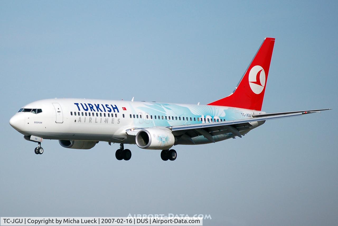 TC-JGU, 2006 Boeing 737-8F2 C/N 34418, On approach to Düsseldorf