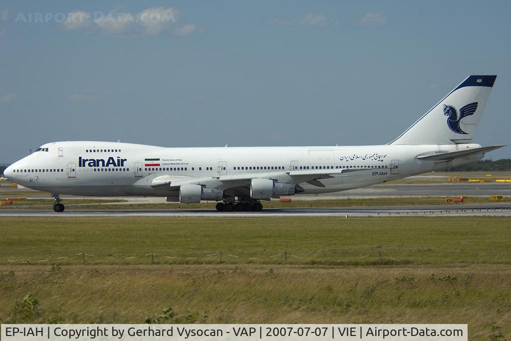EP-IAH, 1976 Boeing 747-286M C/N 21218, rare Visitor