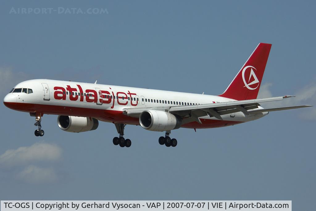 TC-OGS, 2000 Boeing 757-256 C/N 29307, Charter Season