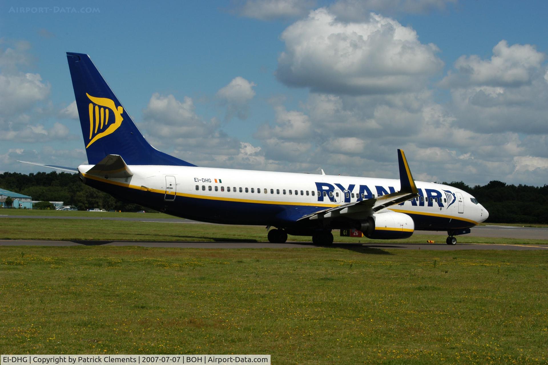 EI-DHG, 2005 Boeing 737-8AS C/N 33576, RYANAIR LINE UP 26