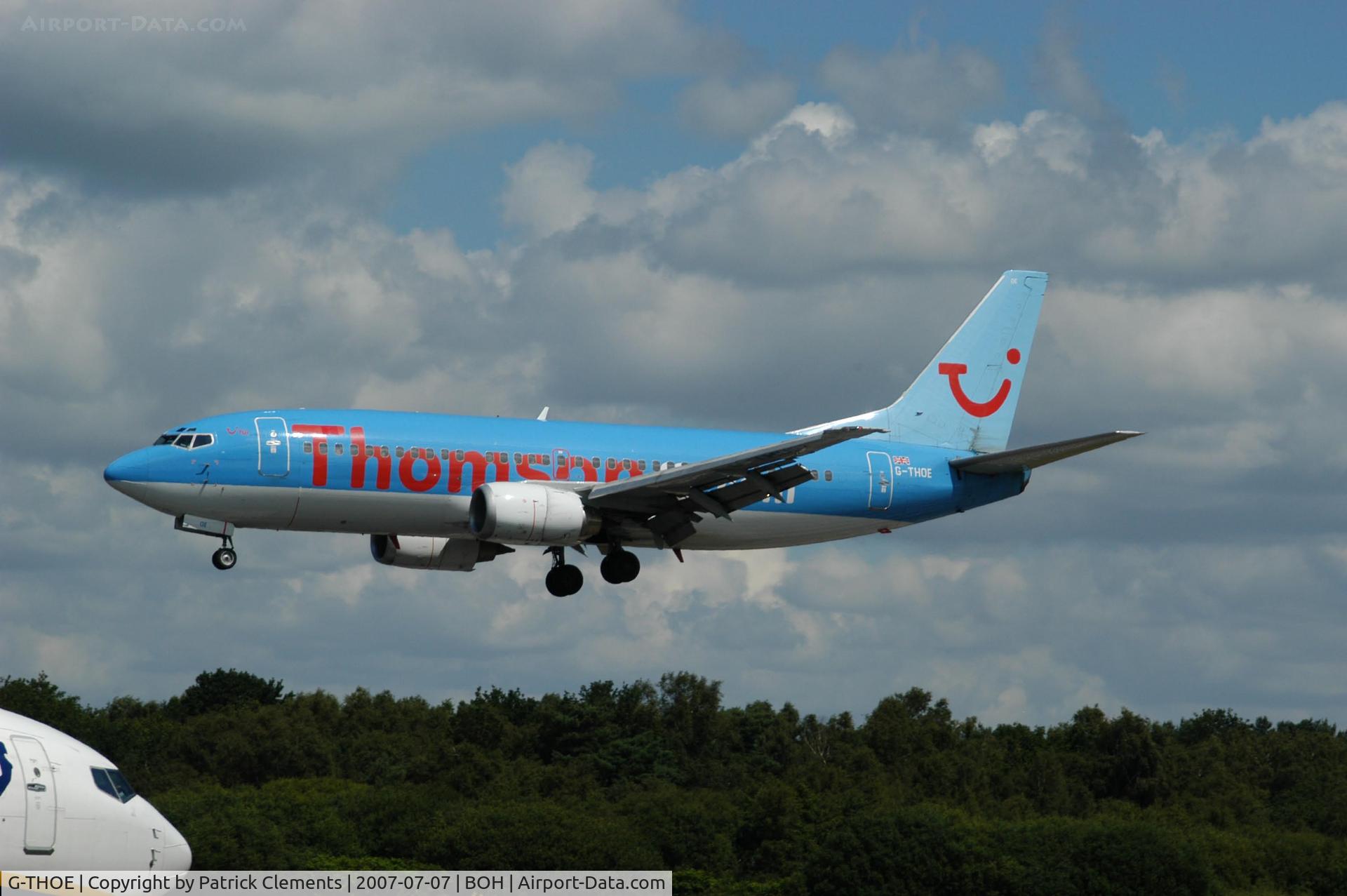 G-THOE, 1995 Boeing 737-3Q8 C/N 26313, THOMSONFLY LANDING 26 BOH