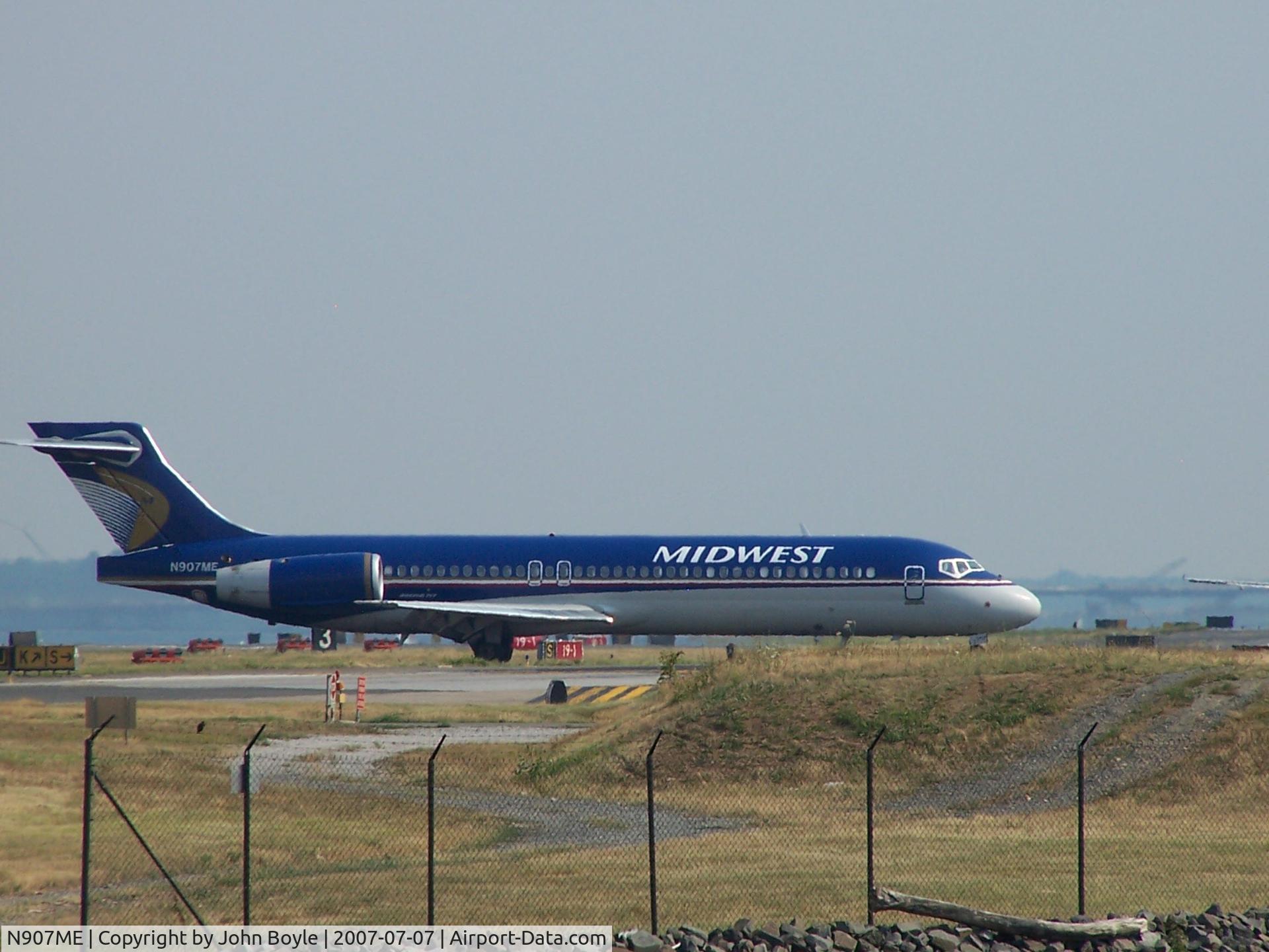 N907ME, 2003 Boeing 717-200 C/N 55171, Reagan National after landing