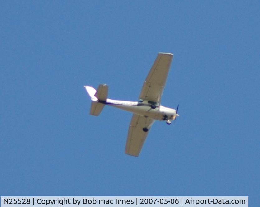 N25528, 1977 Cessna 152 C/N 15280719, Sited over Redding Connecticut