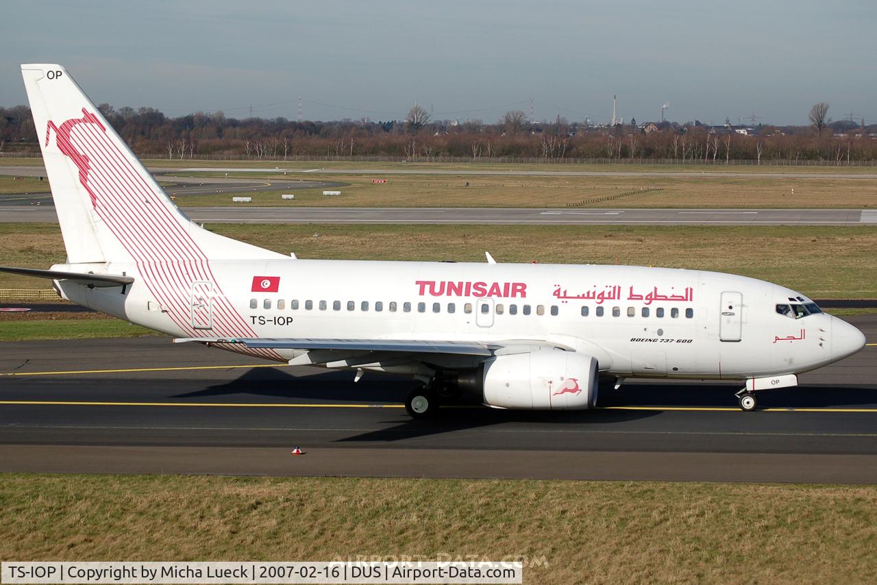 TS-IOP, 2000 Boeing 737-6H3 C/N 29500, Taxiing to the runway