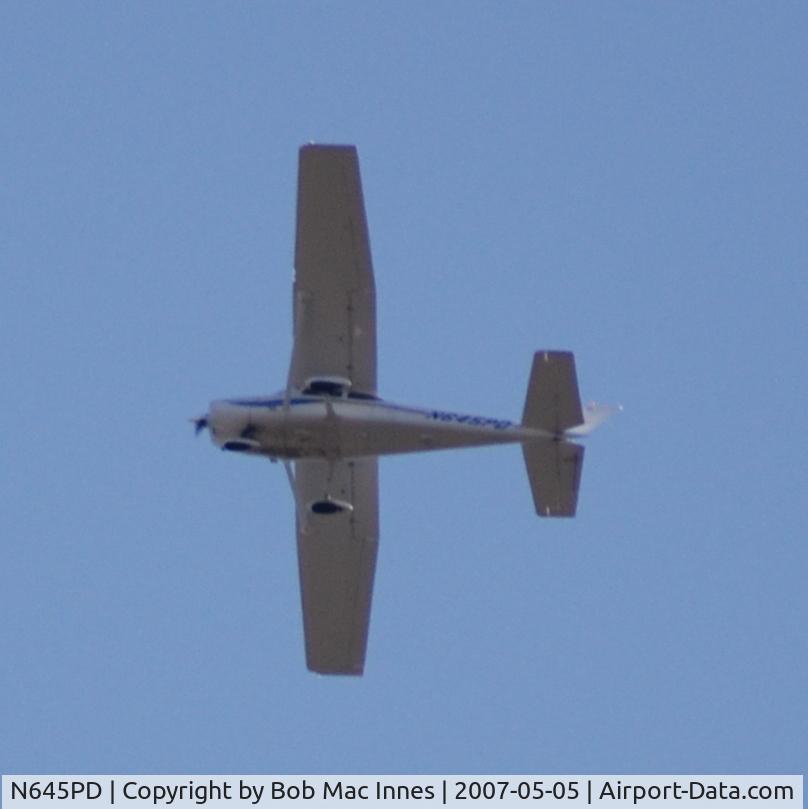 N645PD, 2000 Cessna 172S C/N 172S8644, Sited over Redding Connecticut