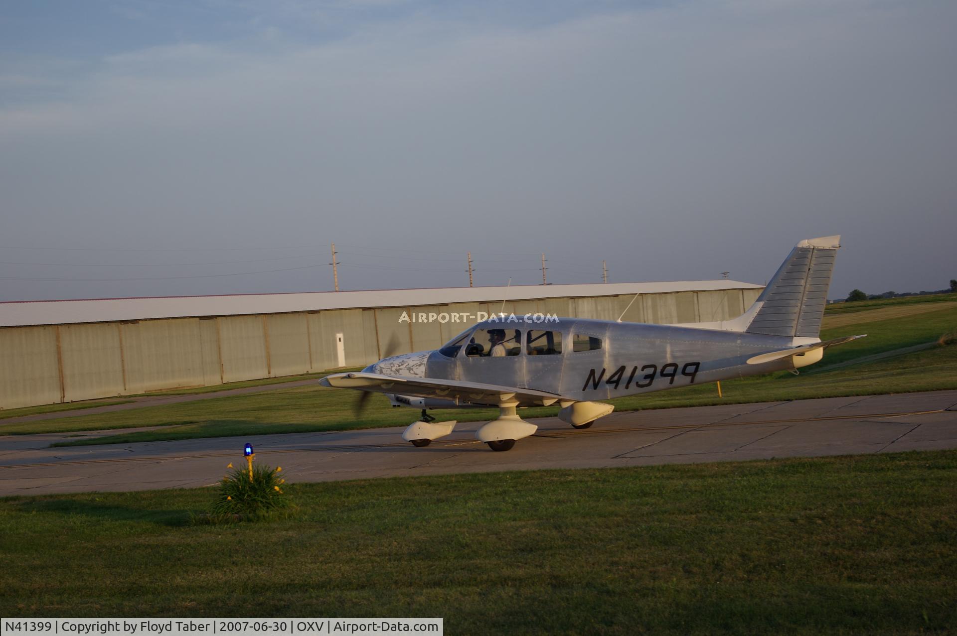 N41399, 1974 Piper PA-28-151 C/N 28-7415199, Taxing back to hangar
