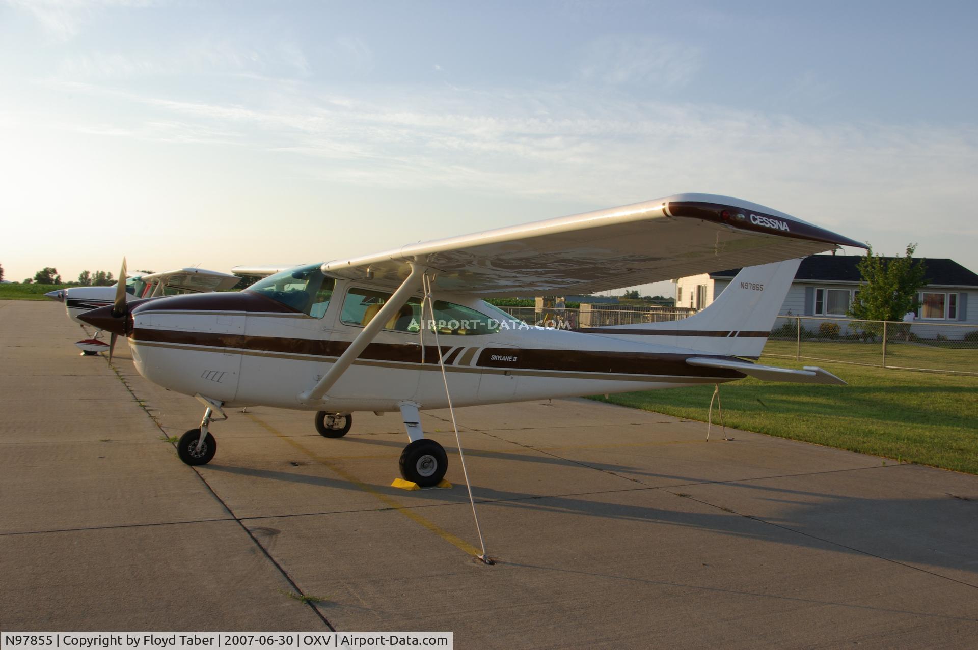 N97855, 1979 Cessna 182Q Skylane C/N 18267225, In for the Races
