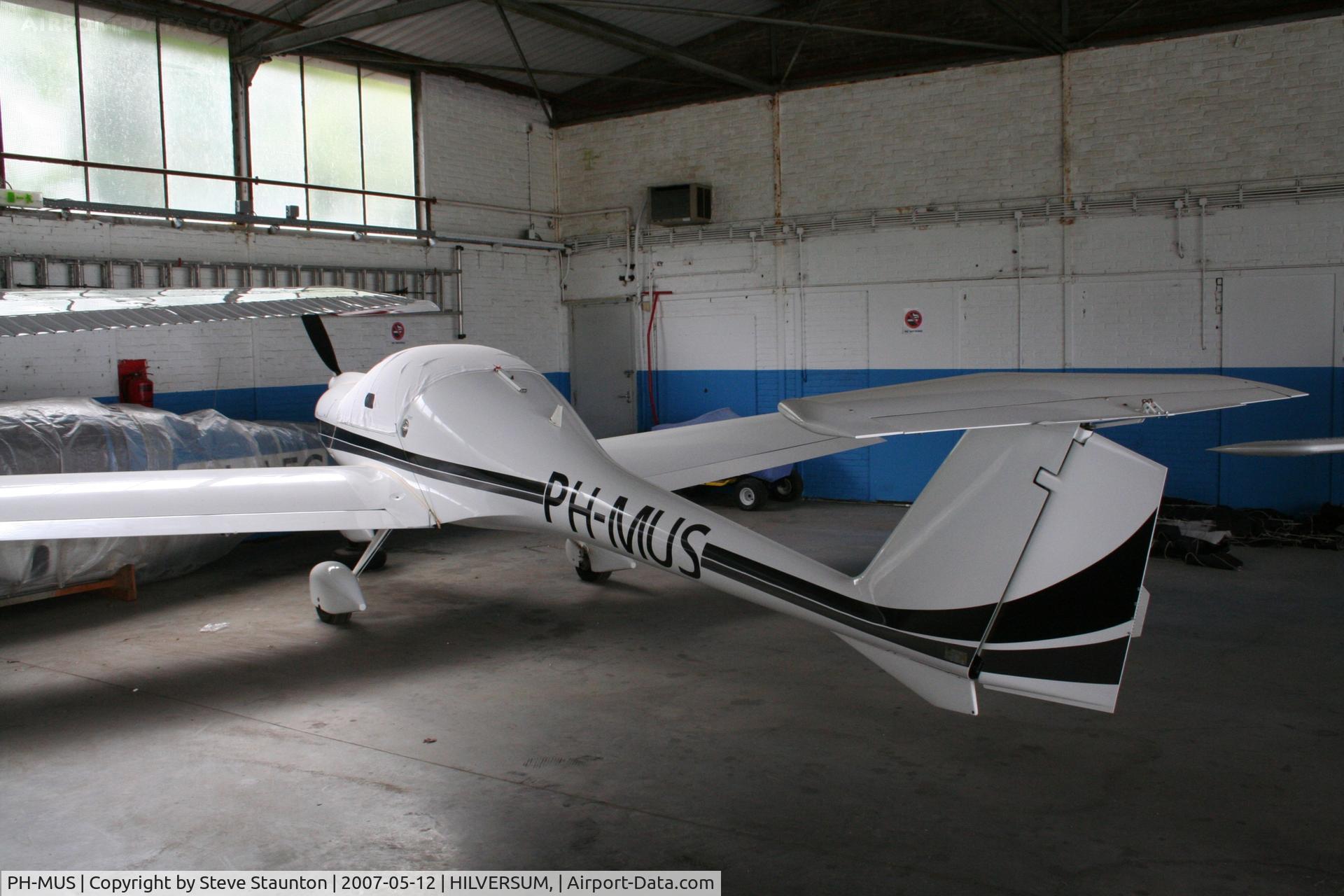PH-MUS, HOAC DV-20 Katana C/N 20149, Taken on a recent Aeroprint tour