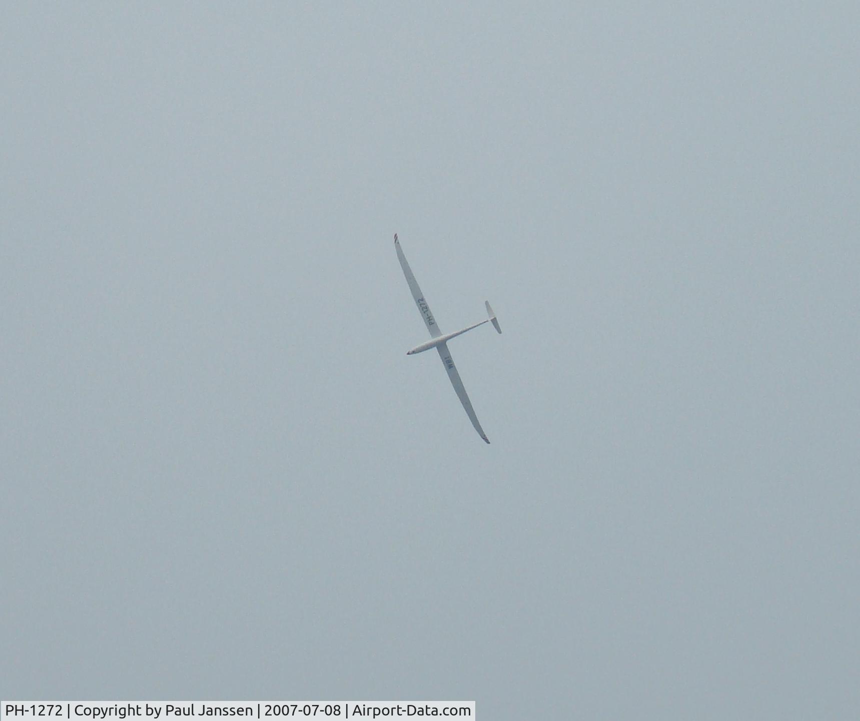 PH-1272, Schempp-Hirth Duo Discus T C/N 62, At very high altitude above Tilburg, sunday 08-JUL-2007. Some more pics available.