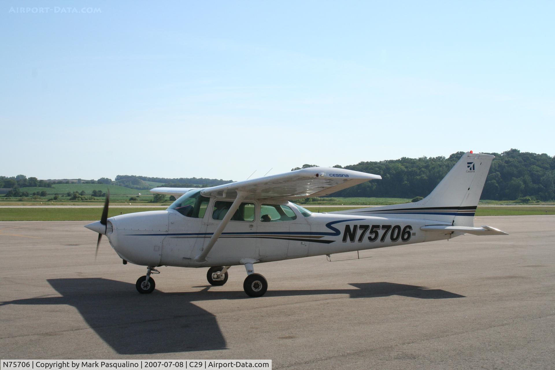 N75706, 1976 Cessna 172N C/N 17267888, Cessna 172