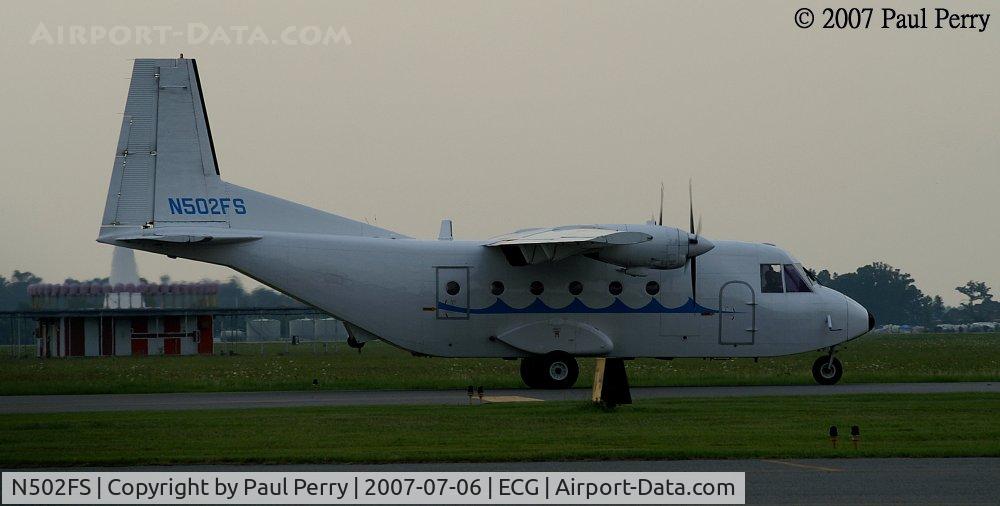 N502FS, 1985 CASA C-212-200 Aviocar C/N 294, Noting the wave motif as she passes