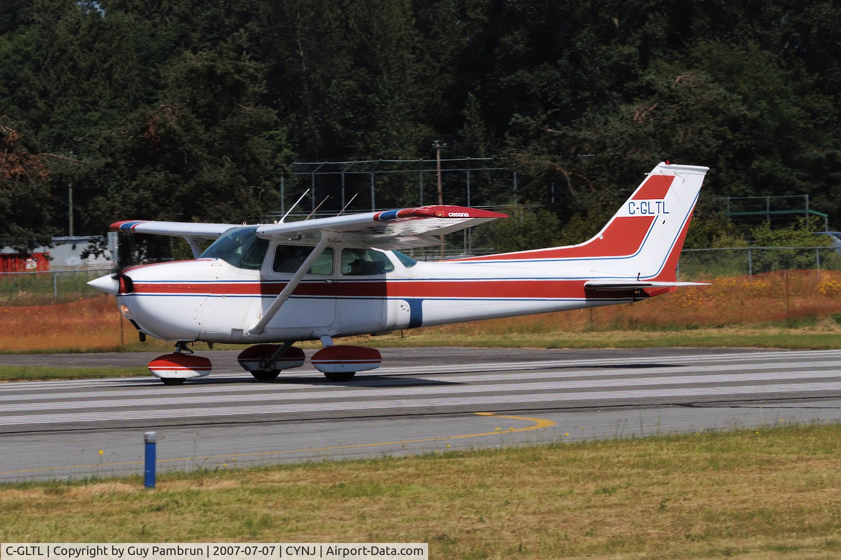 C-GLTL, 1974 Cessna 172M C/N 17264967, Lining up for take off