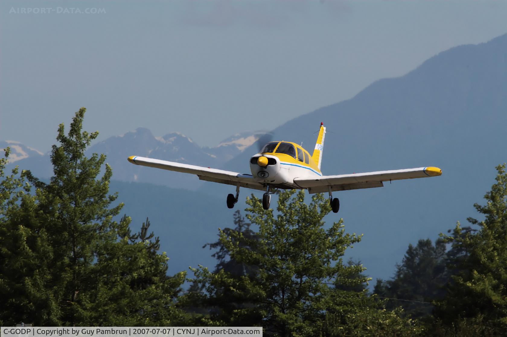 C-GODP, 1974 Piper PA-28-140 Cherokee Cruiser C/N 28-7425363, On final