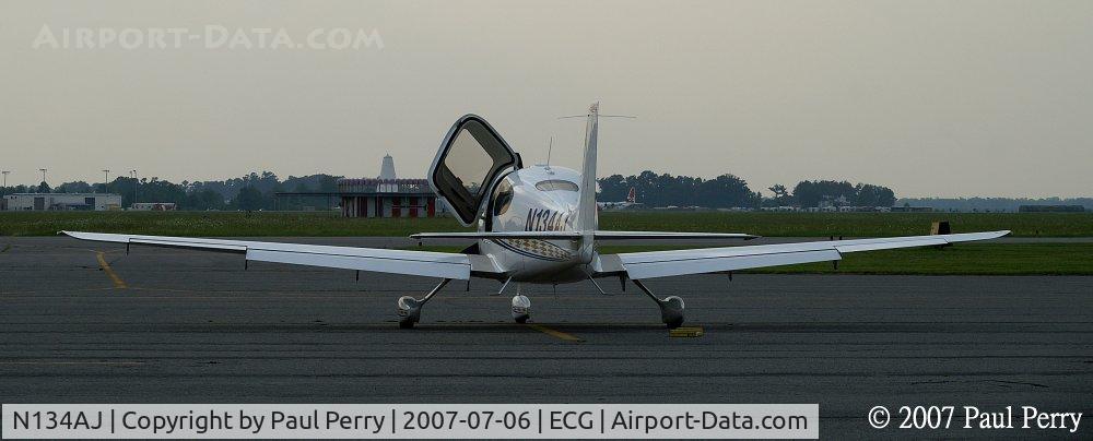 N134AJ, 2005 Cirrus SR22 C/N 1511, SATS Eight just waiting around near sunset